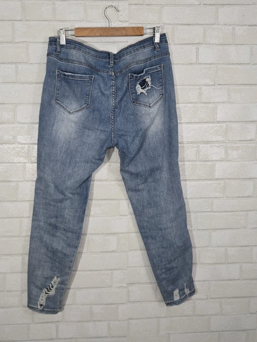 comfy distressed skinny jeans